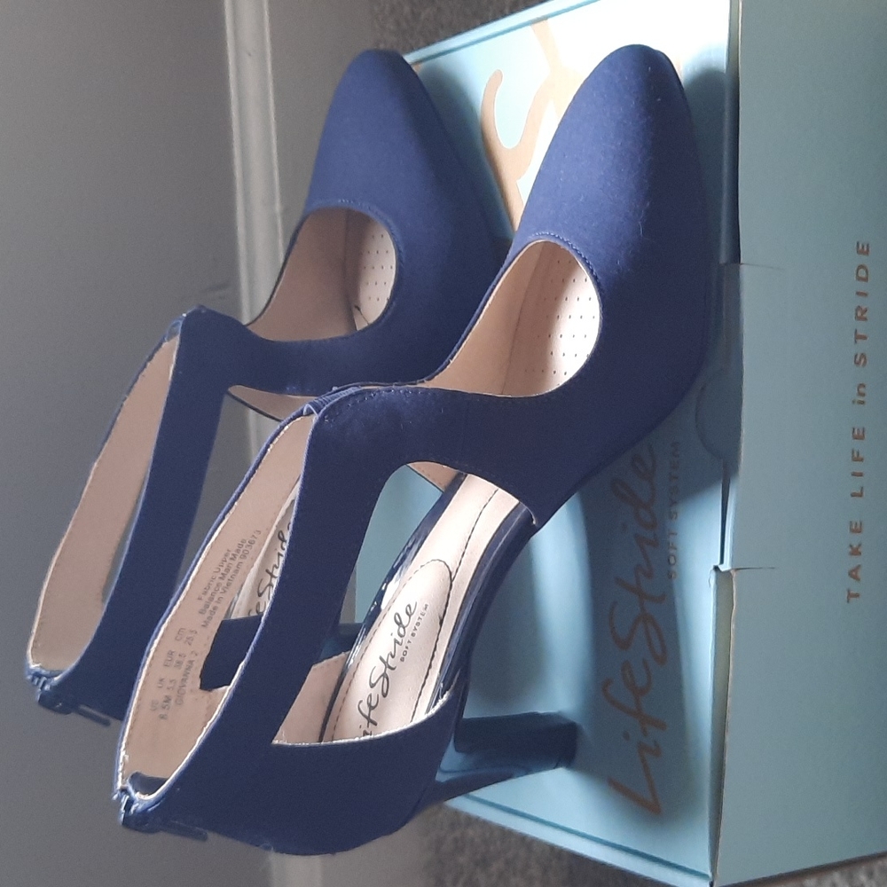 Lifestride Giovanna 2 navy heels, 8.5